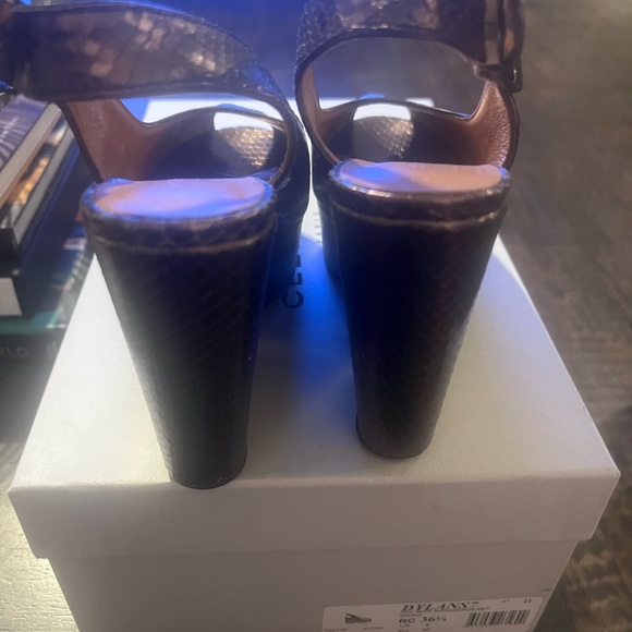 CLERGERIE NWT 
Dylan Snake-Embossed Leather Wedge Sandals Bronze size 6 - Picture 3 of 8